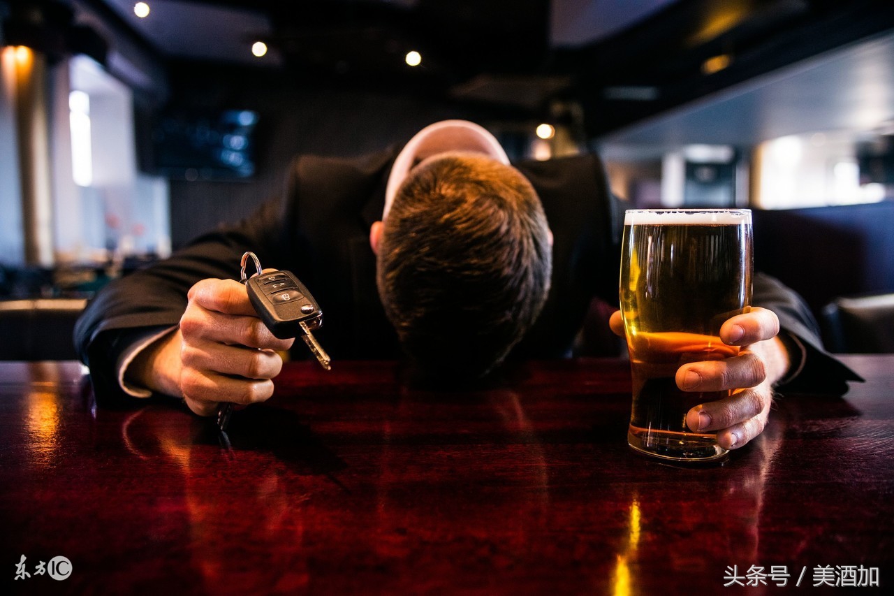喝酒最让别人讨厌自己吃亏的，不是酒驾、闹事、乱来，而是这事