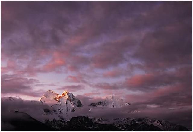 珠穆朗玛峰海拔相当于多少层楼,珠穆朗玛峰看日照金山海拔多少