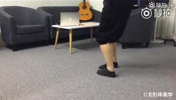 小腿外翻拉伸正确动作,小腿外翻能通过动作矫正吗