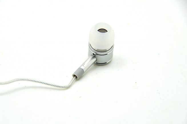 金属感十足的耳机,发光头戴式耳机测评