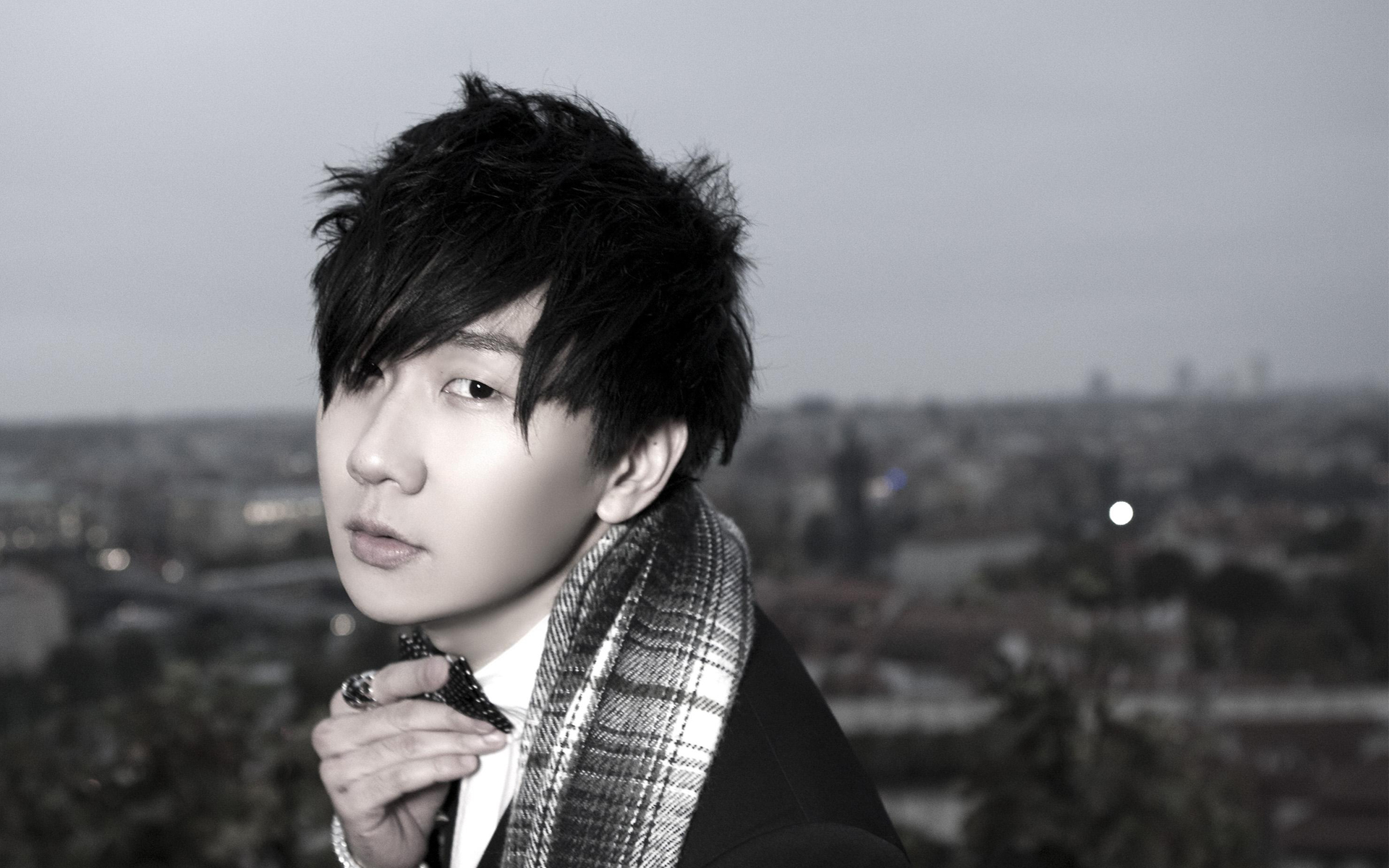 林俊杰行走的cd无伴奏,周杰伦演唱会上说林俊杰行走的cd