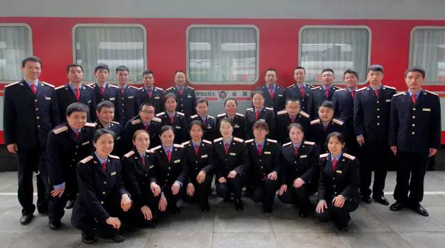 火车上列车员是干什么的,铁路列车员收入
