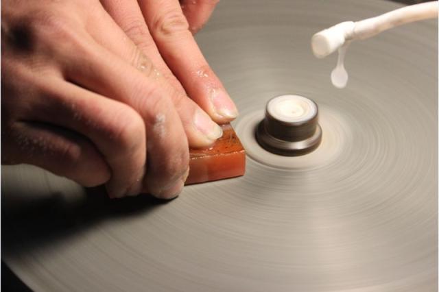 默默耕耘  心似磐石 ——钝学斋学生尤昌明