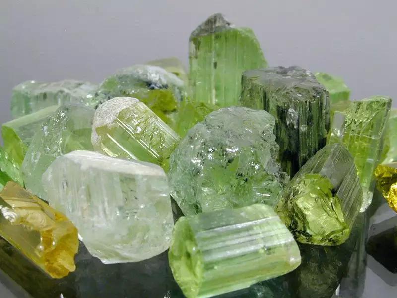 蓝宝石原矿全过程,迪拜顶级奢侈原矿宝石