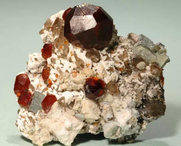 蓝宝石原矿全过程,迪拜顶级奢侈原矿宝石