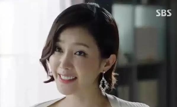 韩剧同款首饰,宋仲基片场被拍与宋慧乔同款卫衣