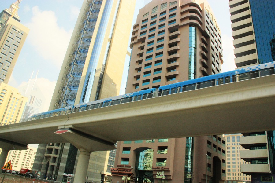 乘着地铁去迪士尼,乘着地铁去兜风