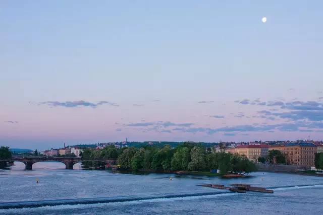 别光顾着听歌了，来看看布拉格吧