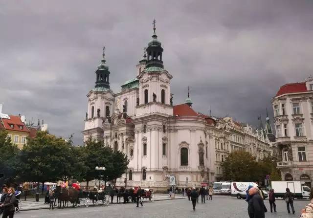 别光顾着听歌了，来看看布拉格吧