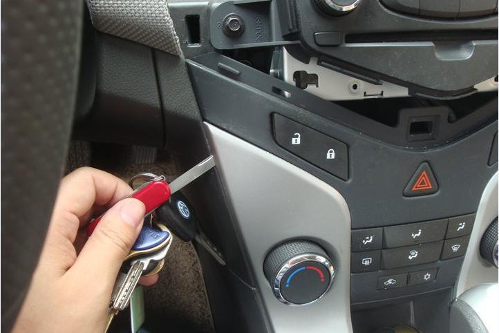 科鲁兹后备箱改自动打开,雪佛兰科鲁兹后备箱按钮改装