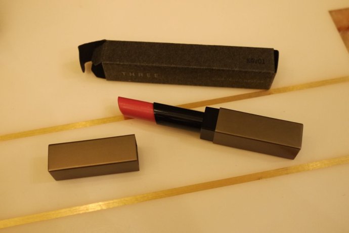 唇蜜唇膏唇釉哪个好用,唇膏唇釉唇彩谁更持久不脱妆