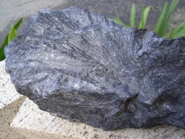 蓝宝石原矿全过程,迪拜顶级奢侈原矿宝石