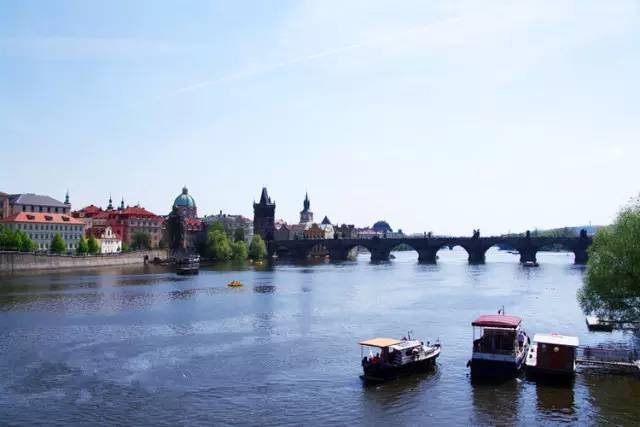 别光顾着听歌了，来看看布拉格吧