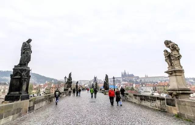 别光顾着听歌了，来看看布拉格吧