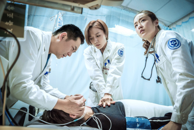 国庆追剧指南丨雷佳音、张嘉译、袁泉、王珞丹，总有一款合适你！