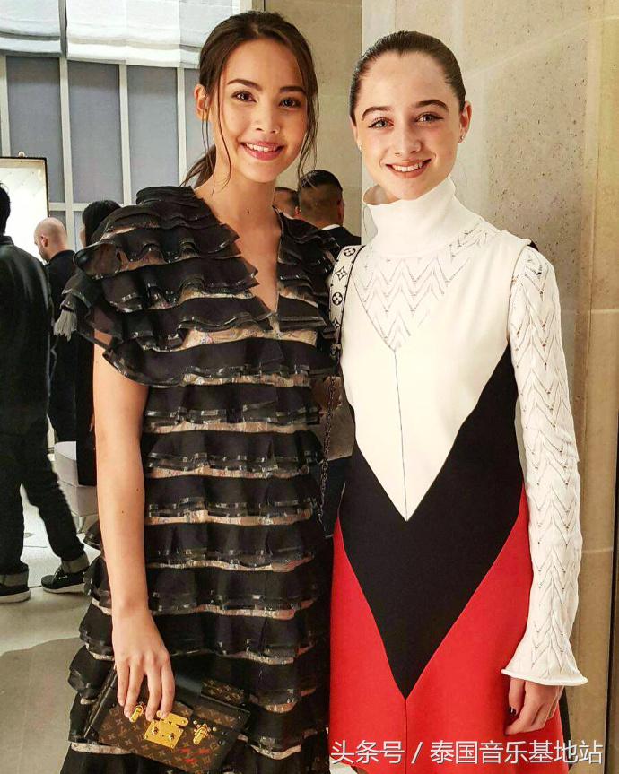 泰国知名女星YAYA赴巴黎征战LV时装秀黑色波浪裙变身时尚新宠儿