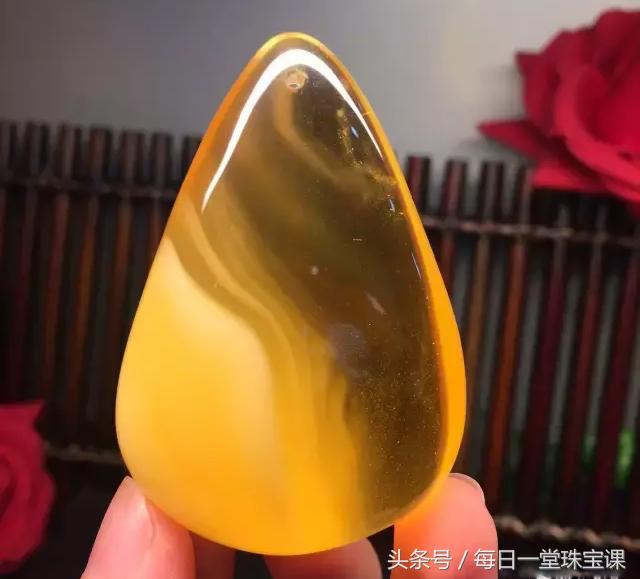 最好的蜜蜡是怎样的,300块钱能够买到什么品质的蜜蜡