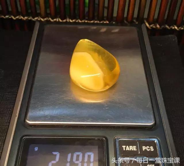 最好的蜜蜡是怎样的,300块钱能够买到什么品质的蜜蜡