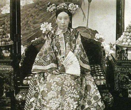 慈禧被取夜明珠当场腐烂,慈禧口里的夜明珠被谁盗了