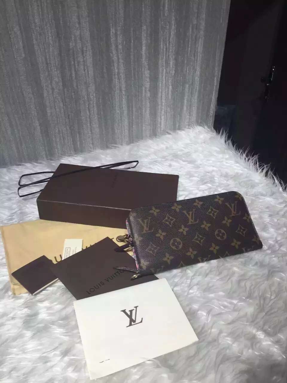 怎么看lv真假腰包,怎么看lv包的真假鉴别