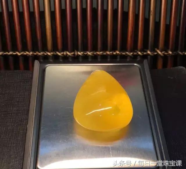 最好的蜜蜡是怎样的,300块钱能够买到什么品质的蜜蜡