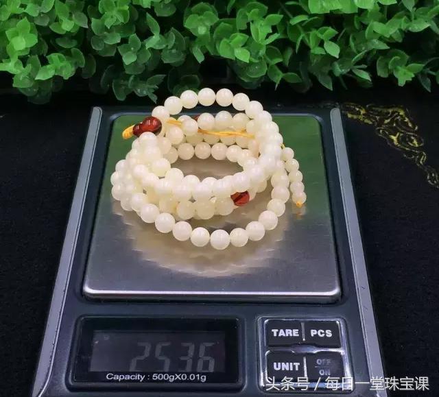 最好的蜜蜡是怎样的,300块钱能够买到什么品质的蜜蜡