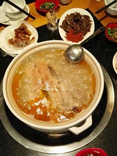 贵阳美食地图及路线,贵阳喷水池地铁站美食街