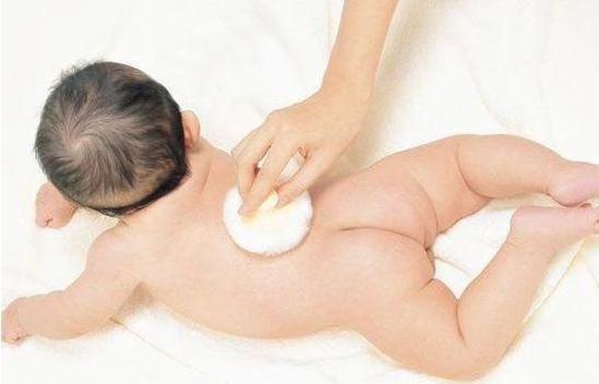 婴儿爽身粉哪个会致癌,婴儿爽身粉曝光