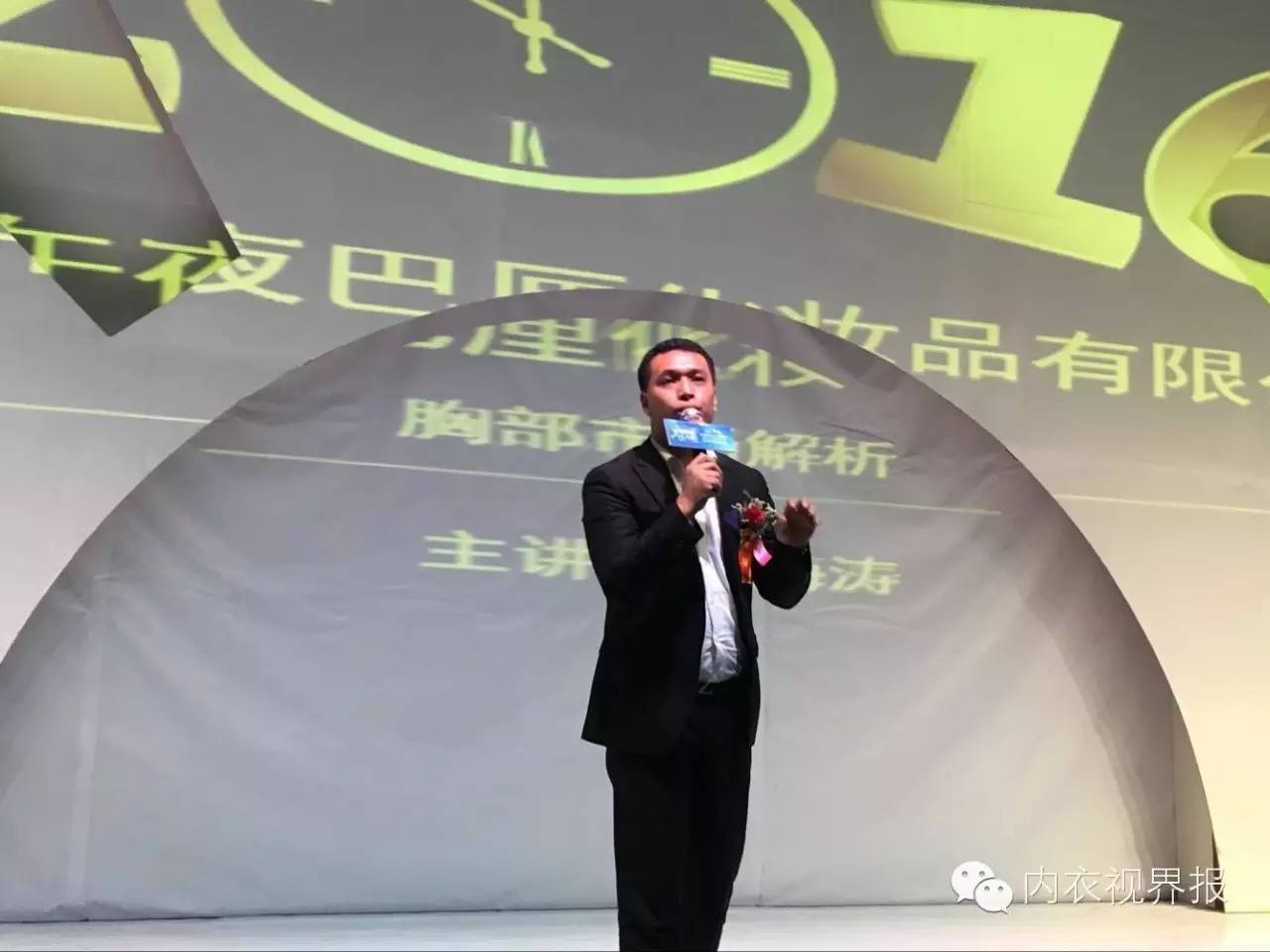 杰奎琳茵芙莎,杰奎琳时装秀