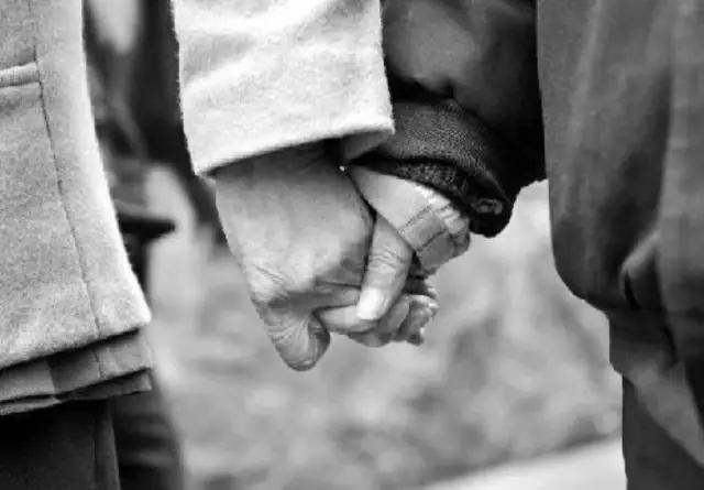 爱上朋友另一半要不要追,爱上好朋友的恋人