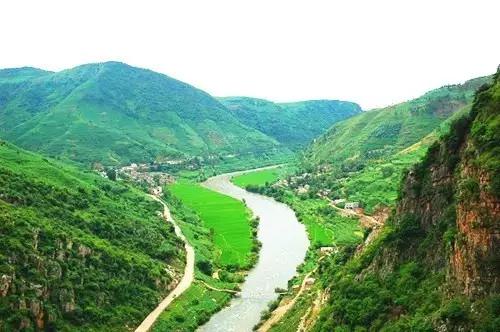 离石林不到20公里的地方，隐藏着昆明人没发现的苗王寨