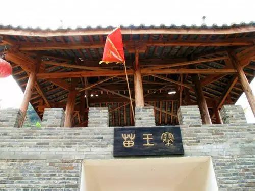 离石林不到20公里的地方，隐藏着昆明人没发现的苗王寨