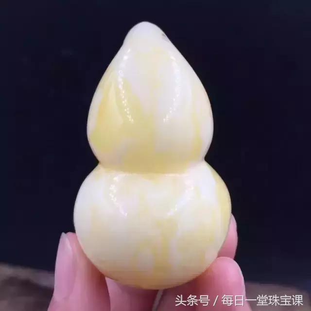 最好的蜜蜡是怎样的,300块钱能够买到什么品质的蜜蜡