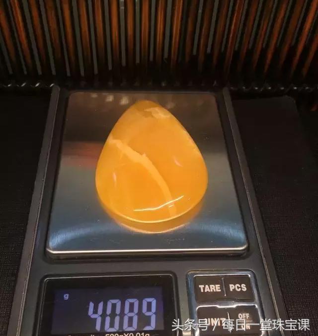 最好的蜜蜡是怎样的,300块钱能够买到什么品质的蜜蜡