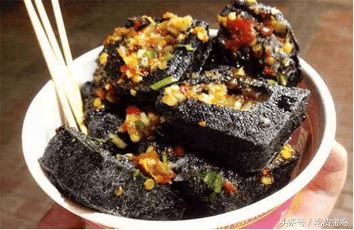 外国人说怎么评价臭豆腐,外国人吃中国的臭豆腐会怎么样