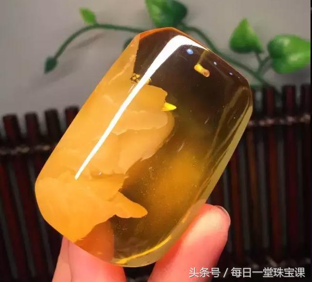 最好的蜜蜡是怎样的,300块钱能够买到什么品质的蜜蜡