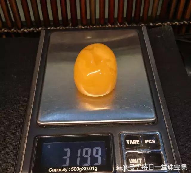 最好的蜜蜡是怎样的,300块钱能够买到什么品质的蜜蜡