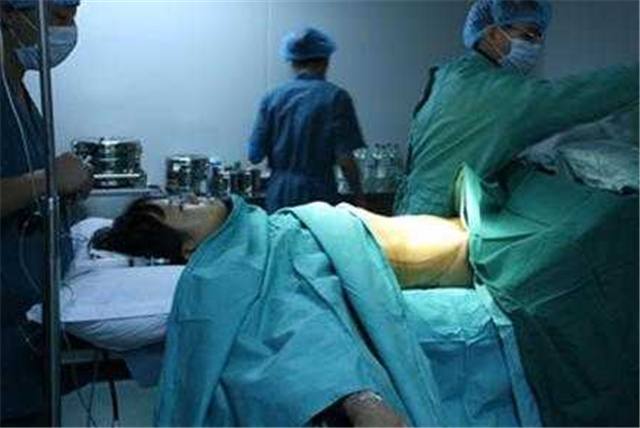 怪婆婆给儿媳妇坐月子,产妇生完宝宝后要在医院观察多久