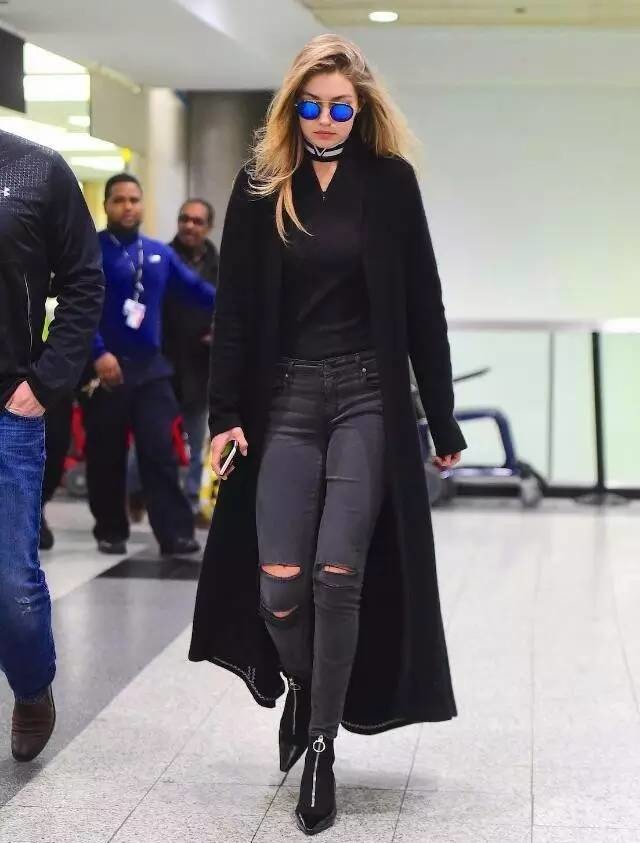 街拍国外夏天最尴尬搭配,2021明星街拍穿搭冬季