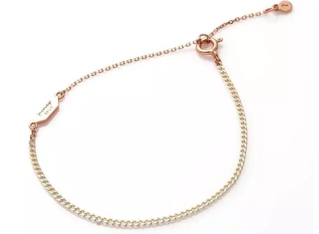 韩剧同款首饰,宋仲基片场被拍与宋慧乔同款卫衣