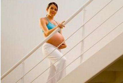 孕期腿部水肿这些方法你试过了吗,孕妈妈缓解水肿的办法视频