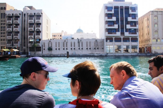 乘着地铁去迪士尼,乘着地铁去兜风