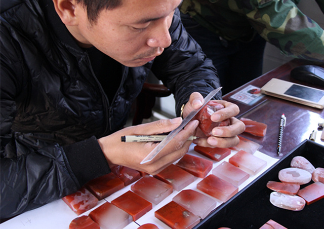 默默耕耘  心似磐石 ——钝学斋学生尤昌明