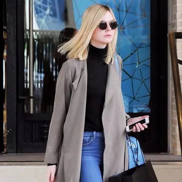 街拍国外夏天最尴尬搭配,2021明星街拍穿搭冬季