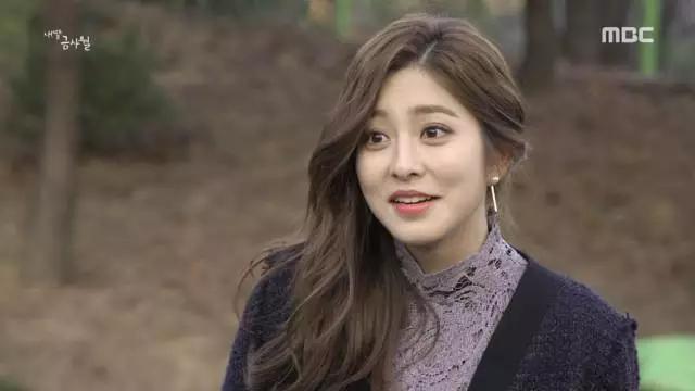 韩剧同款首饰,宋仲基片场被拍与宋慧乔同款卫衣