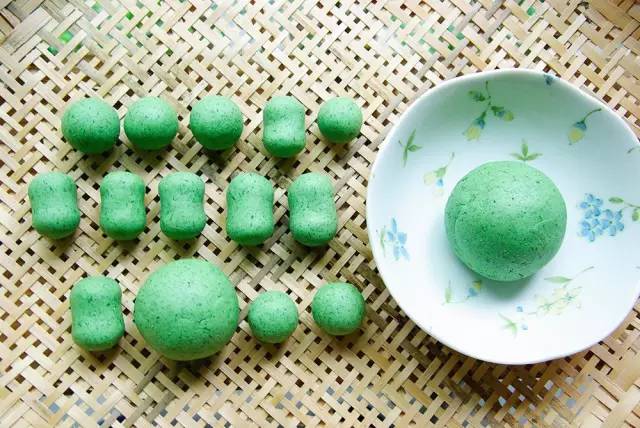 赶在清明之前，为自己做一只青团|一切时节皆与故土食物相关