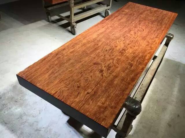 巴西花梨——做不了花梨中的翘楚，就去做是大板桌中的贵族