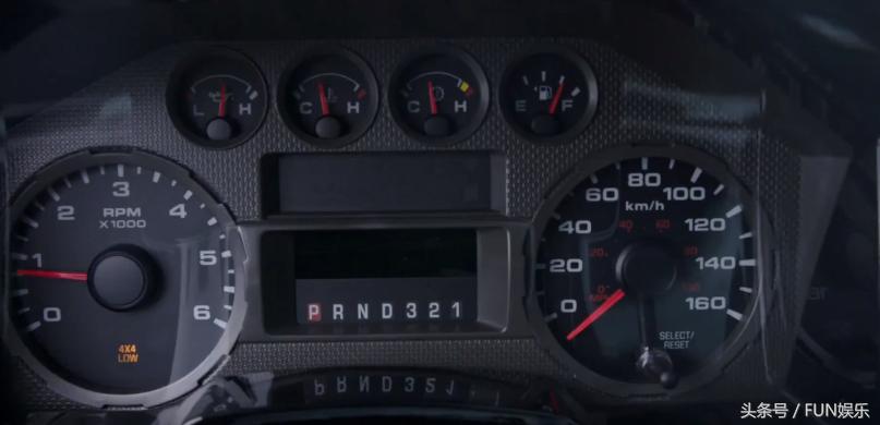 价值2000万防爆防弹的全球限量版豪车内饰，还能够玩ps3游戏