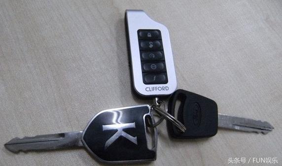 价值2000万防爆防弹的全球限量版豪车内饰，还能够玩ps3游戏