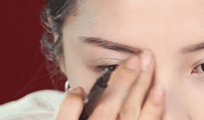 化妆小白怎么选择彩妆呢,合适化妆小白的妆容